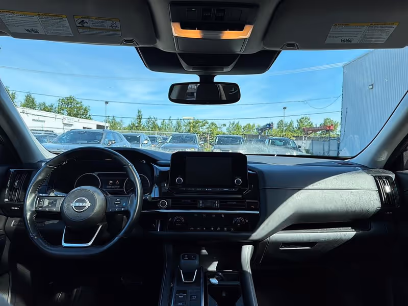 2022 Nissan Pathfinder SV