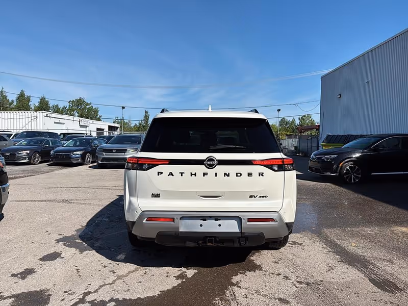 2022 Nissan Pathfinder SV