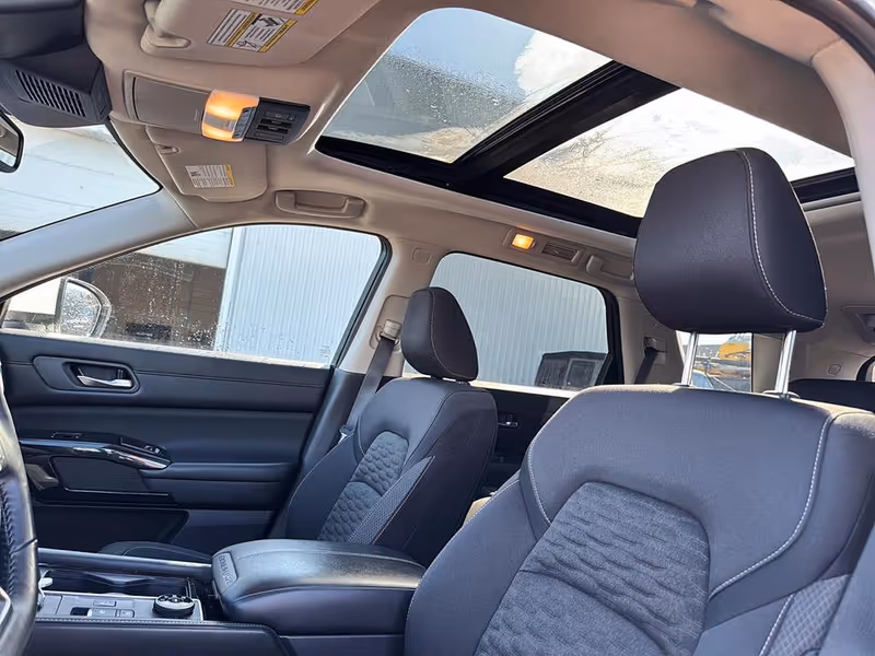 2022 Nissan Pathfinder SV