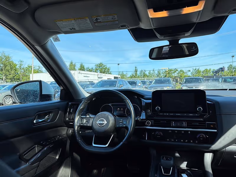 2022 Nissan Pathfinder SV