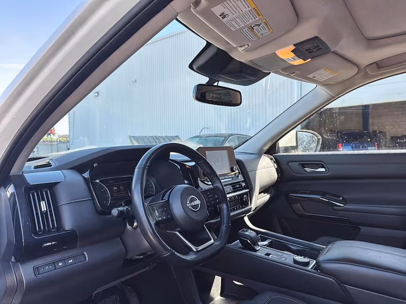 2022 Nissan Pathfinder SV