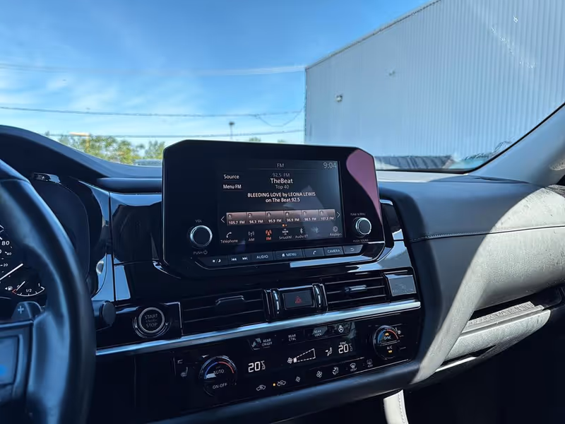 2022 Nissan Pathfinder SV