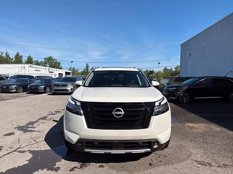 2022 Nissan Pathfinder SV
