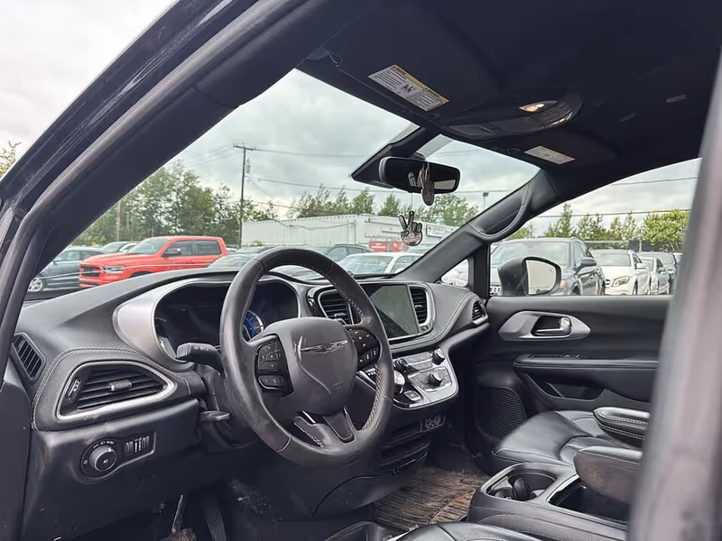 2023 Chrysler Pacifica Hybrid Touring L
