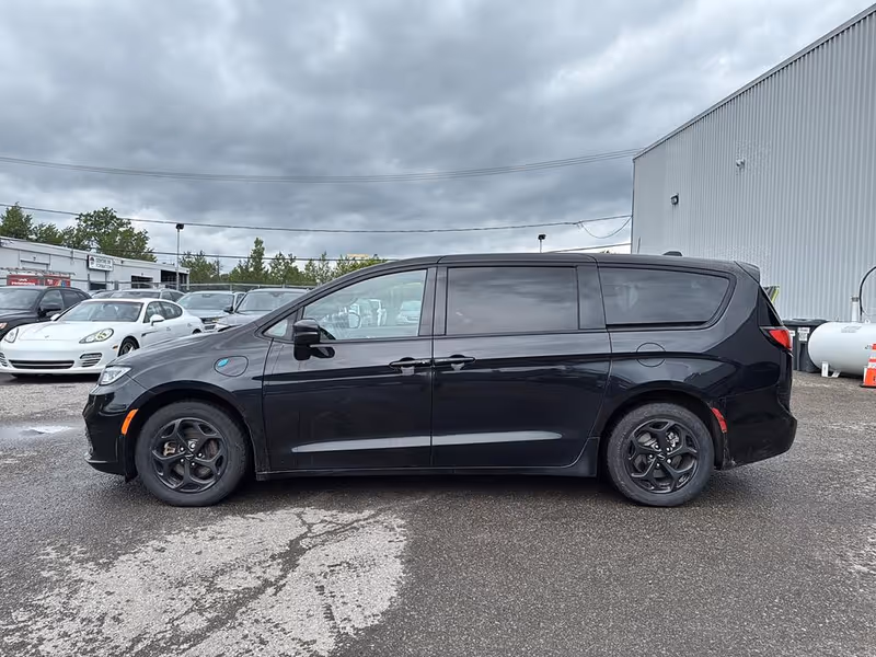 2023 Chrysler Pacifica Hybrid Touring L