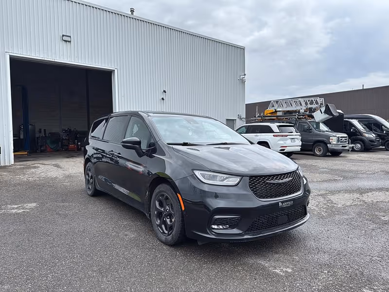 2023 Chrysler Pacifica Hybrid Touring L