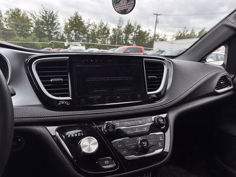 2023 Chrysler Pacifica Hybrid Touring L