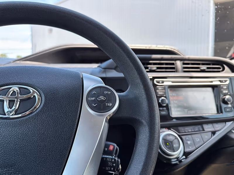 2017 Toyota Prius c Technology