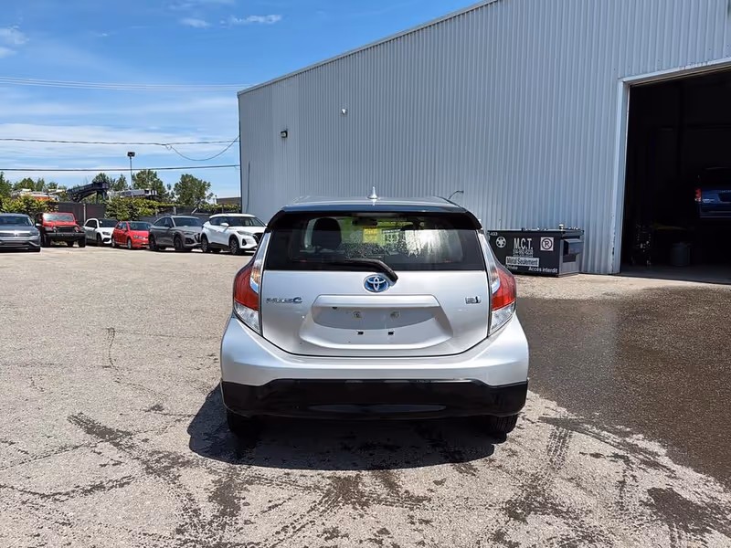 2017 Toyota Prius c Technology