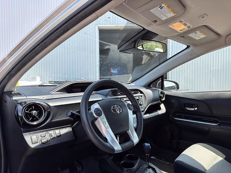 2017 Toyota Prius c Technology