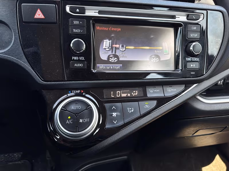 2017 Toyota Prius c Technology