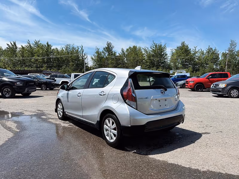 2017 Toyota Prius c Technology