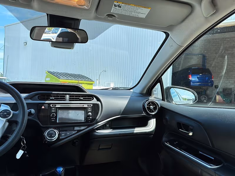 2017 Toyota Prius c Technology