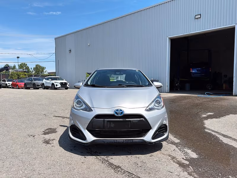 2017 Toyota Prius c Technology