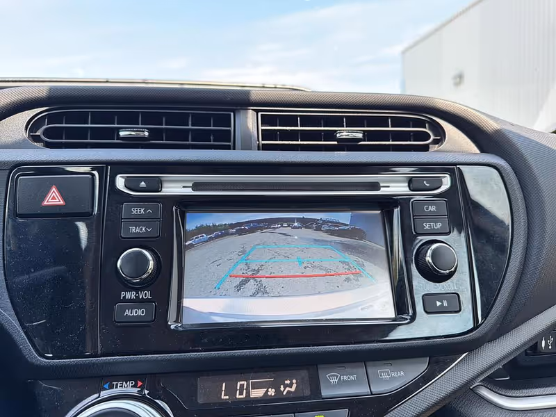 2017 Toyota Prius c Technology