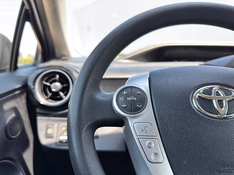 2017 Toyota Prius c Technology