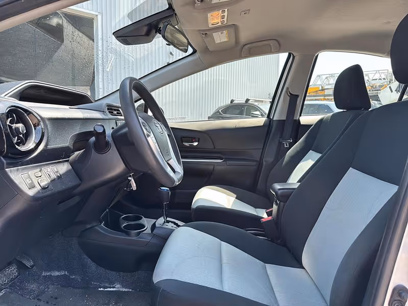 2017 Toyota Prius c Technology