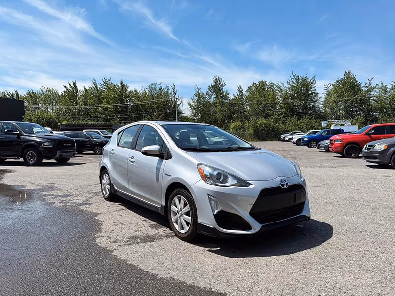 2017 Toyota Prius c Technology