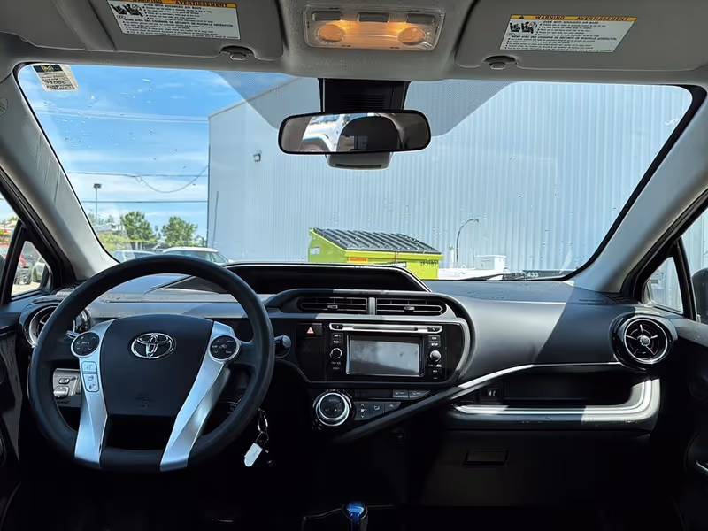 2017 Toyota Prius c Technology
