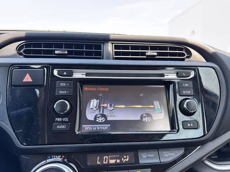 2017 Toyota Prius c Technology