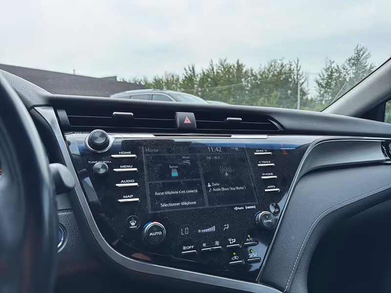 2020 Toyota Camry Hybrid XLE