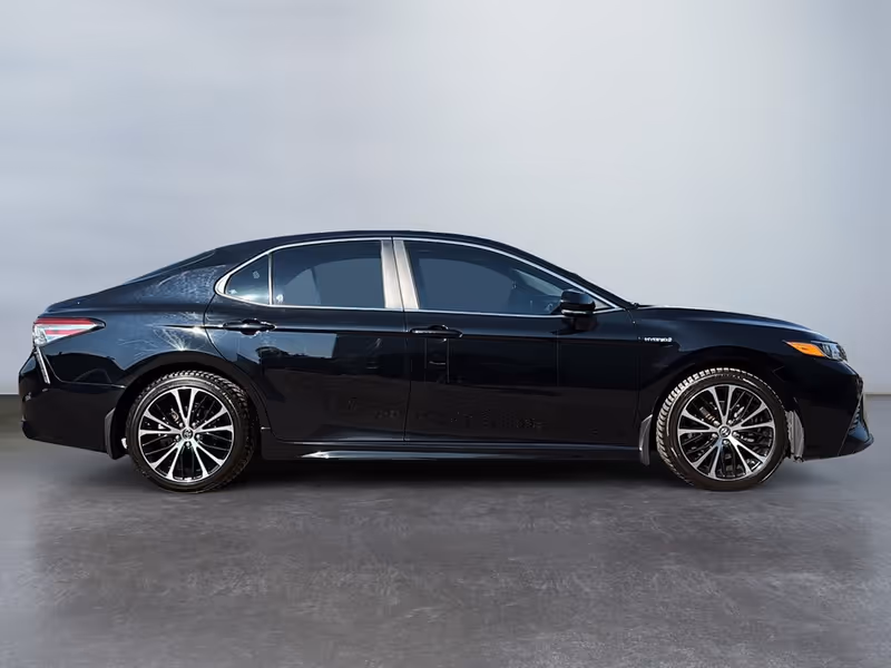 2020 Toyota Camry Hybrid XLE