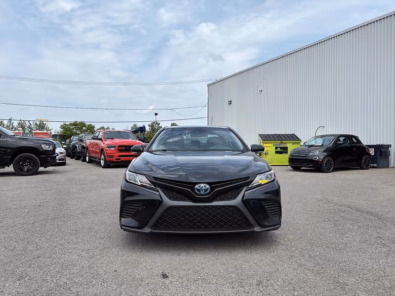 2020 Toyota Camry Hybrid XLE