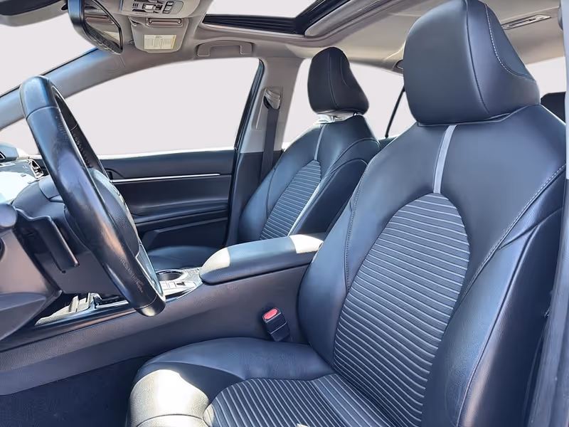 2020 Toyota Camry Hybrid XLE