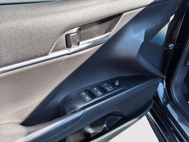2020 Toyota Camry Hybrid XLE