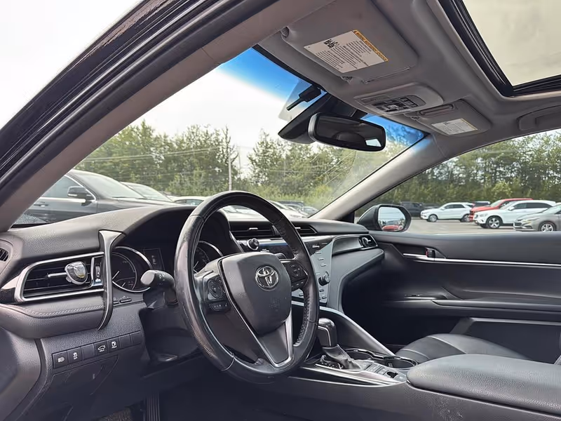 2020 Toyota Camry Hybrid XLE
