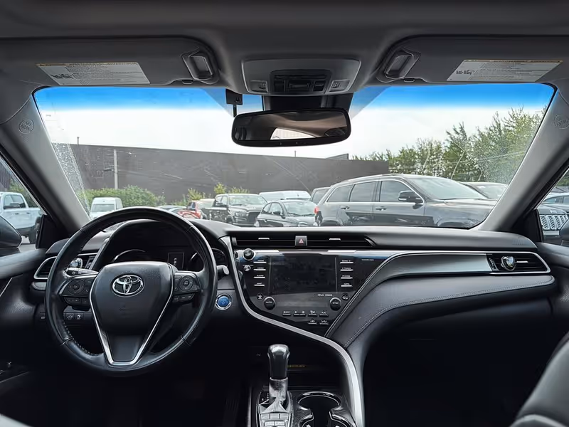 2020 Toyota Camry Hybrid XLE