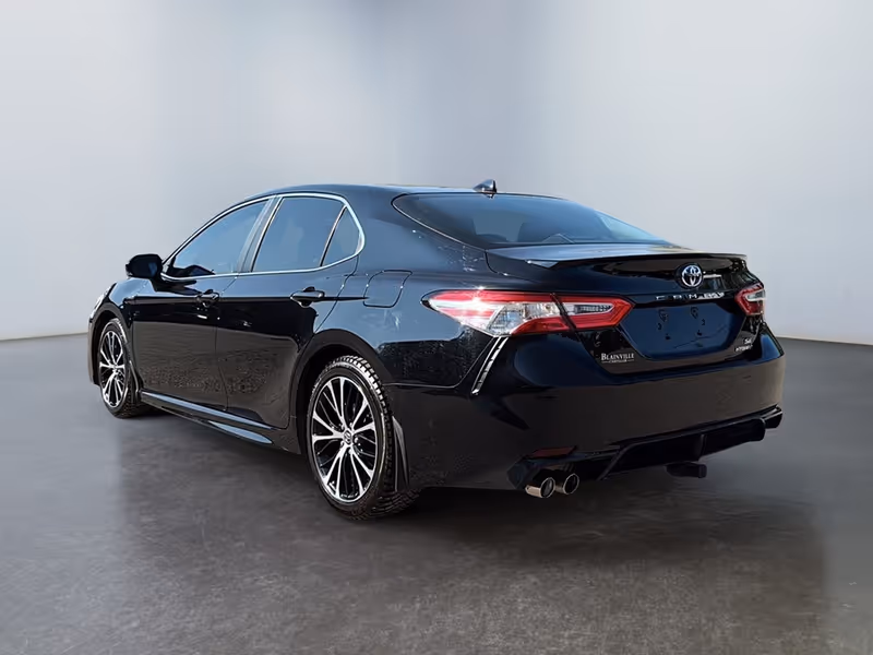 2020 Toyota Camry Hybrid XLE