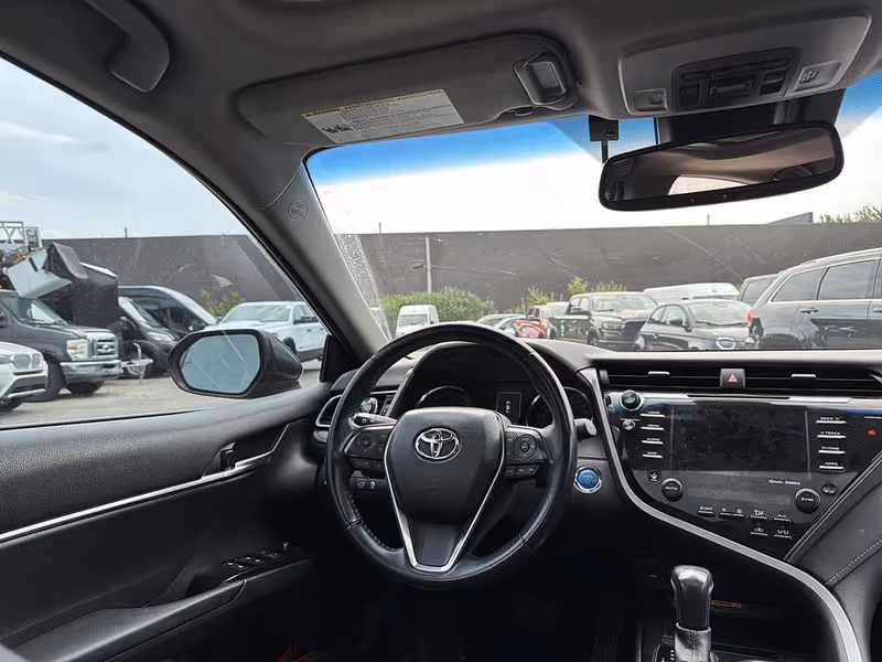 2020 Toyota Camry Hybrid XLE