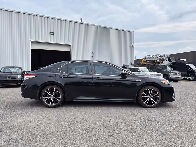 2020 Toyota Camry Hybrid XLE