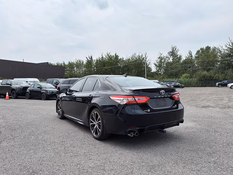 2020 Toyota Camry Hybrid XLE