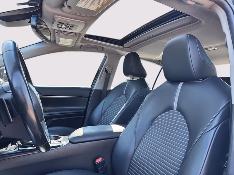 2020 Toyota Camry Hybrid XLE