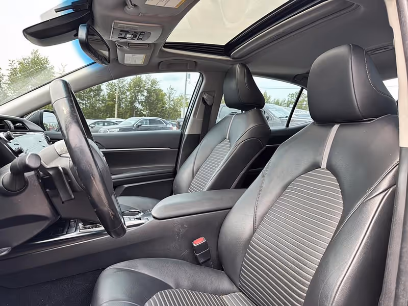 2020 Toyota Camry Hybrid XLE