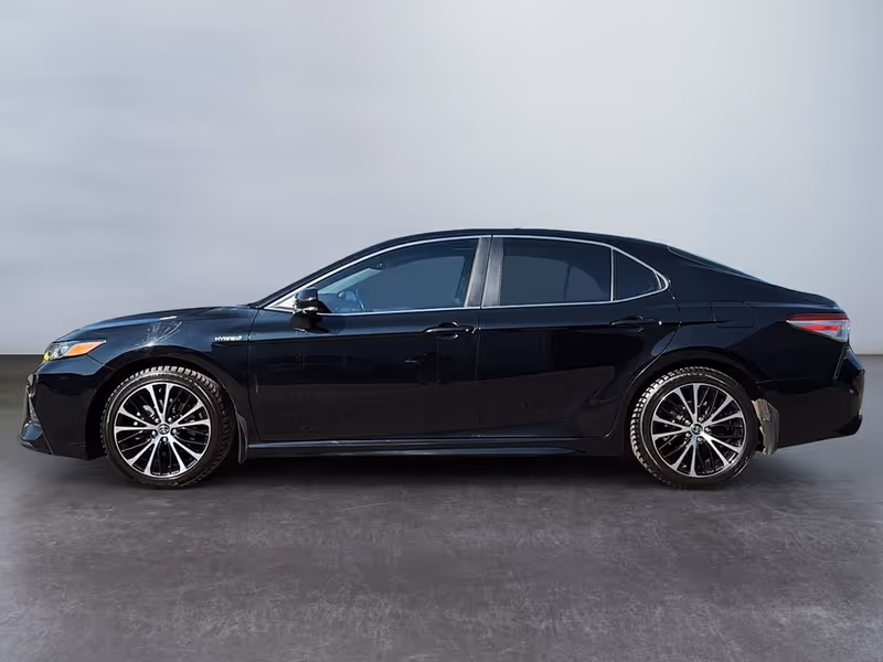 2020 Toyota Camry Hybrid XLE