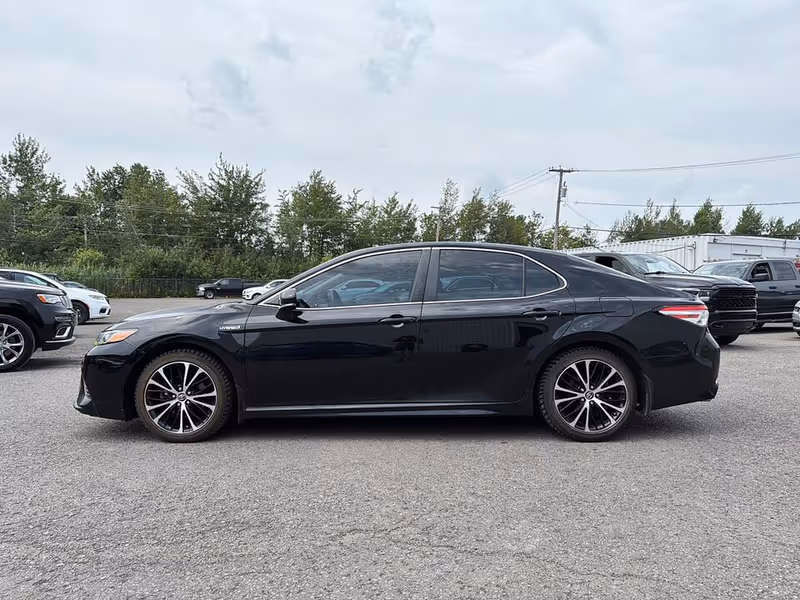 2020 Toyota Camry Hybrid XLE