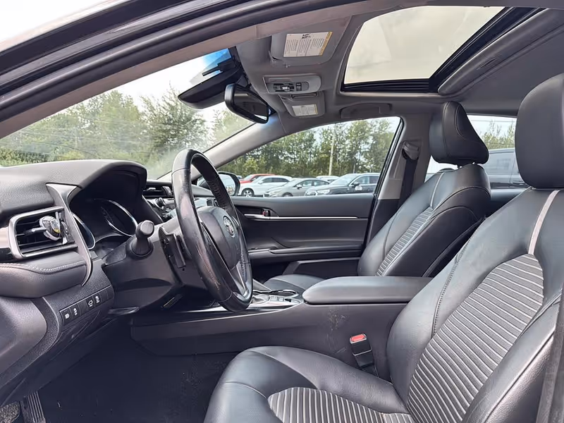 2020 Toyota Camry Hybrid XLE