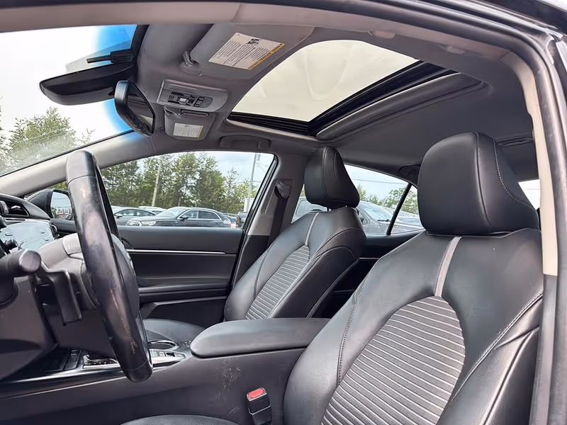 2020 Toyota Camry Hybrid XLE