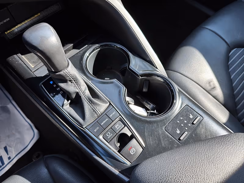 2020 Toyota Camry Hybrid XLE