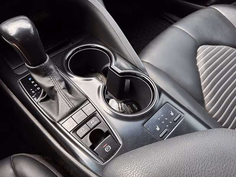 2020 Toyota Camry Hybrid XLE