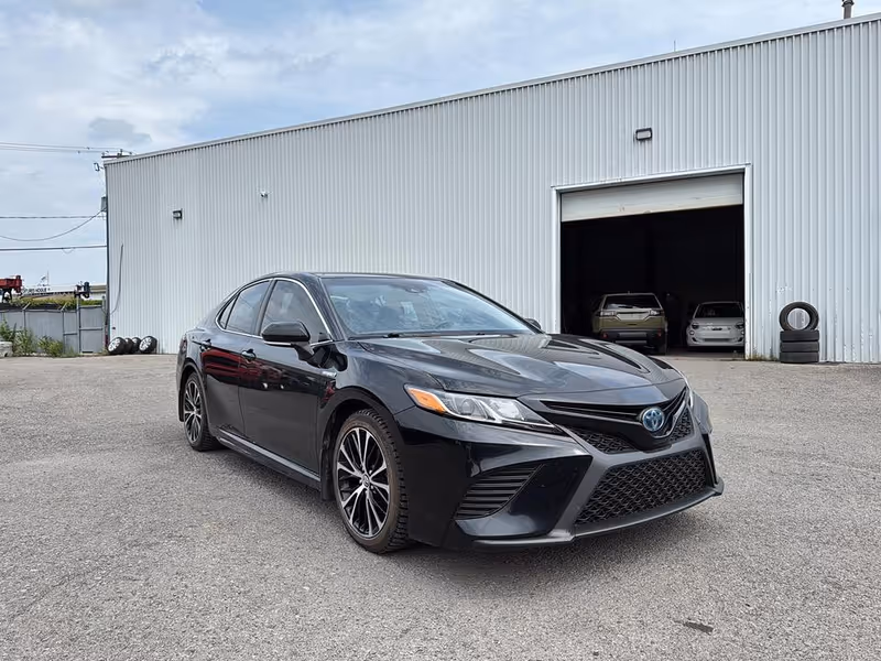 2020 Toyota Camry Hybrid XLE