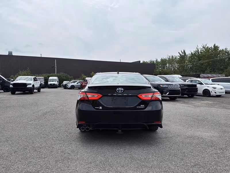 2020 Toyota Camry Hybrid XLE