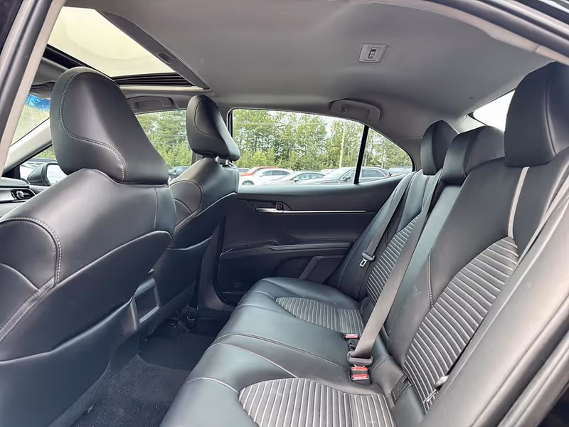 2020 Toyota Camry Hybrid XLE