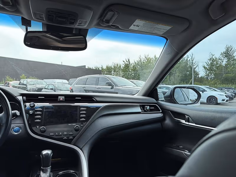 2020 Toyota Camry Hybrid XLE