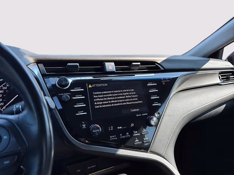 2020 Toyota Camry Hybrid XLE