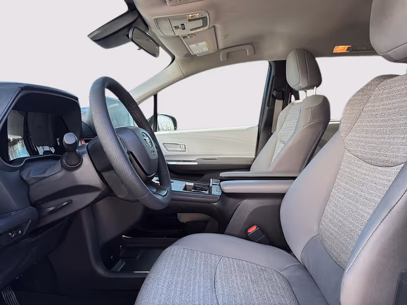 2025 Toyota Sienna LE