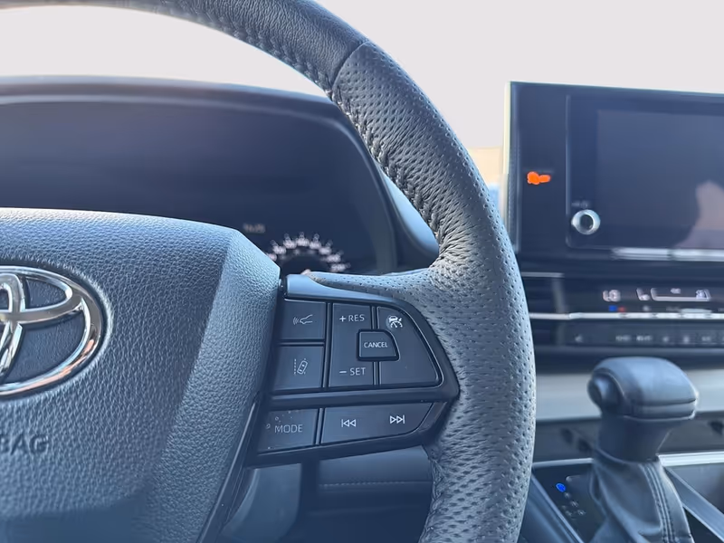 2025 Toyota Sienna LE
